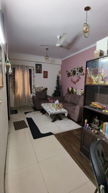 3 BHK Apartment For Rent in Vijay Ratan Vihar, Sector 15