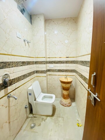 Bathroom in 1 BHK Builder Floor at Palam Vihar Residents Association, Palam Vihar – for Rent