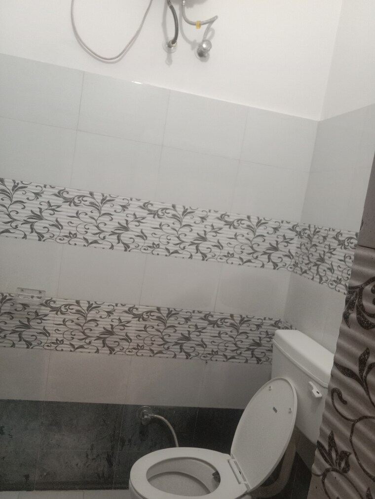 Attached Bathroom, dhakoli 3 Bedroom 900 Sq.Ft. Apartment In Dhakoli Zirakpur 8929697
