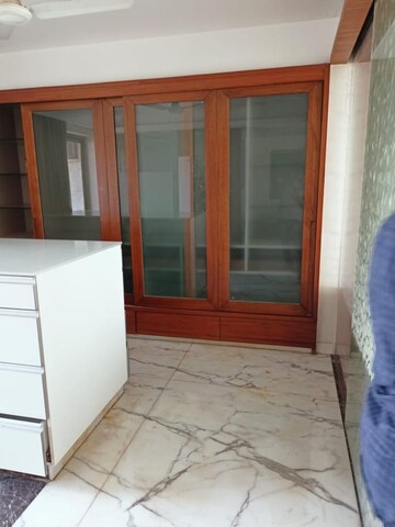 Room in 4 BHK Apartment at Oberoi Realty Sky Heights, Andheri West – for Sale