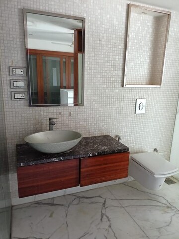 Bathroom in 4 BHK Apartment at Oberoi Realty Sky Heights, Andheri West – for Sale