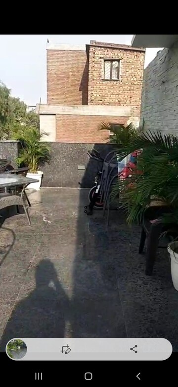 Parking in 2 BHK Builder Floor at Panchsheel Park – for Rent