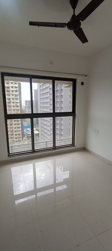 Room in 2 BHK Apartment at UK Iridium, Kandivali East – for Rent