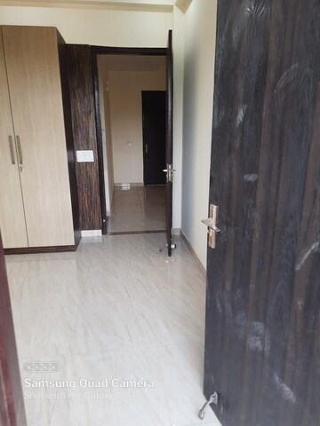 Room in 3 BHK Builder Floor at Sector 52 – for Rent