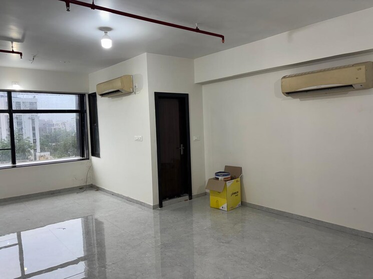 Room, navrangpura Commercial Office Space 610 Sq.Ft. In Navrangpura Ahmedabad 8929723