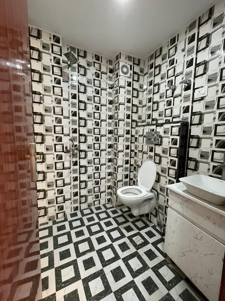 Bathroom, mahavir enclave 1 3 Bedroom 1000 Sq.Ft. Builder Floor In Mahavir Enclave 1 Delhi 8792648