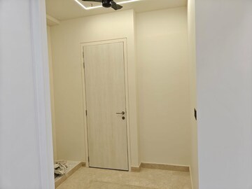Room in 3 BHK Apartment at Indiabulls Sky Forest, Lower Parel – for Rent