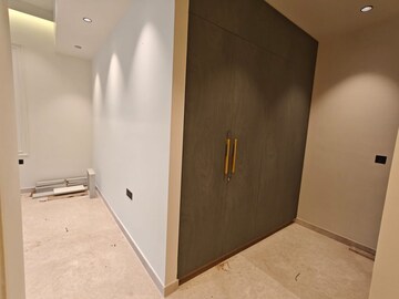 Room in 3 BHK Apartment at Indiabulls Sky Forest, Lower Parel – for Rent