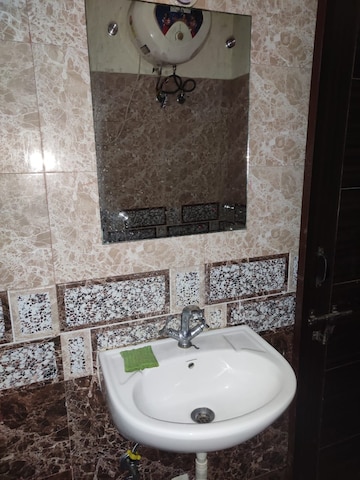 Bathroom in 1 BHK Builder Floor at Palam Vihar Residents Association, Palam Vihar – for Rent