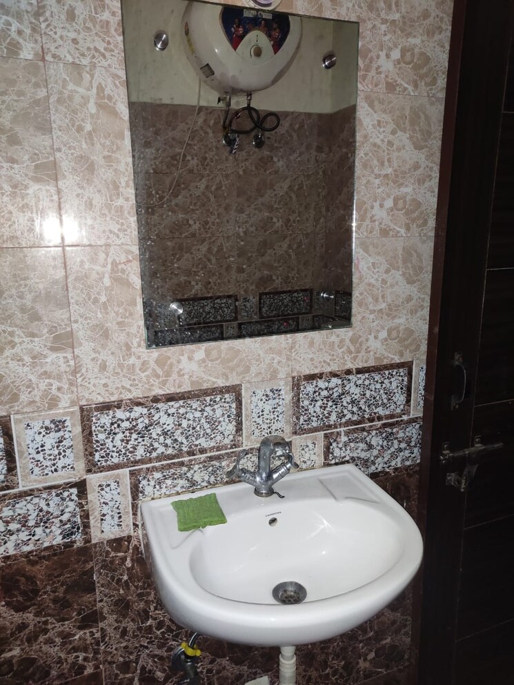 Bathroom, palam-vihar-residents-association 1 Bedroom 600 Sq.Ft. Builder Floor In Palam Vihar Gurgaon 8929812