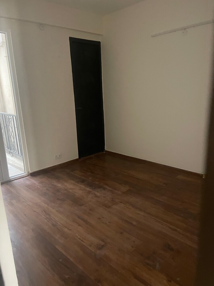 Room, signature-global-park-4-and-5 3 Bedroom 1120 Sq.Ft. Apartment In Sohna Sector 36 Gurgaon 8929806