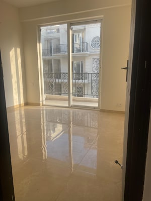 Room in 3 BHK Apartment at Signature Global Park 4 and 5, Sohna Sector 36 – for Sale