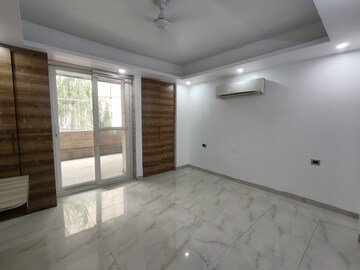Room in 3 BHK Builder Floor at Gupta Awas, Sector 43 – for Rent