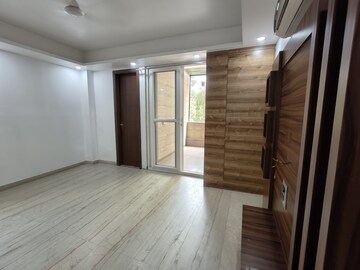 Room in 3 BHK Builder Floor at Gupta Awas, Sector 43 – for Rent