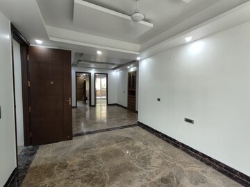 Room in 3 BHK Builder Floor at Gupta Awas, Sector 43 – for Rent