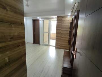 Building Lobby in 3 BHK Builder Floor at Gupta Awas, Sector 43 – for Rent