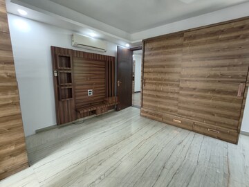 Room in 3 BHK Builder Floor at Gupta Awas, Sector 43 – for Rent