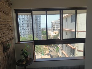 Room in 2 BHK Apartment at Hanuman Sharan CHS, Cumbala Hill – for Sale