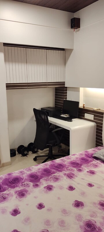 Team Area in 4 BHK Apartment at Vashi Sector 7 – for Sale