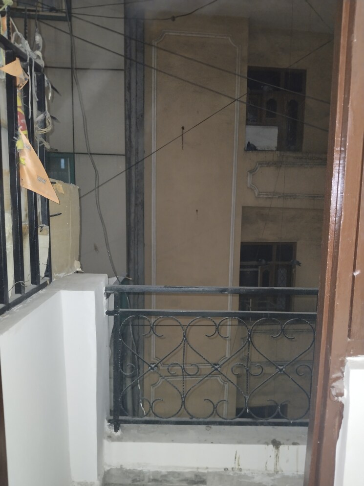 Balcony, khirki extension 1 Bedroom 400 Sq.Ft. Apartment In Khirki Extension Delhi 8930009
