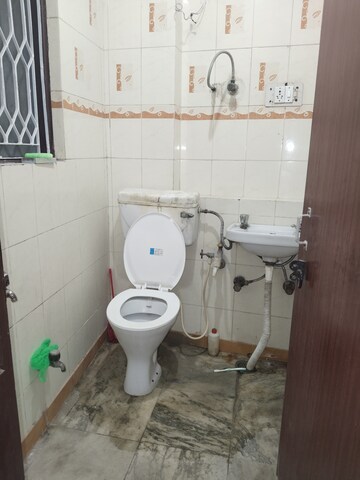 Bathroom in 1 BHK Apartment at Khirki Extension – for Rent