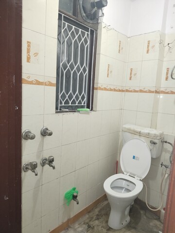 Bathroom in 1 BHK Apartment at Khirki Extension – for Rent