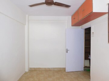 Room in 1 BHK Apartment at Amita CHS Andheri West, Andheri West – for Rent
