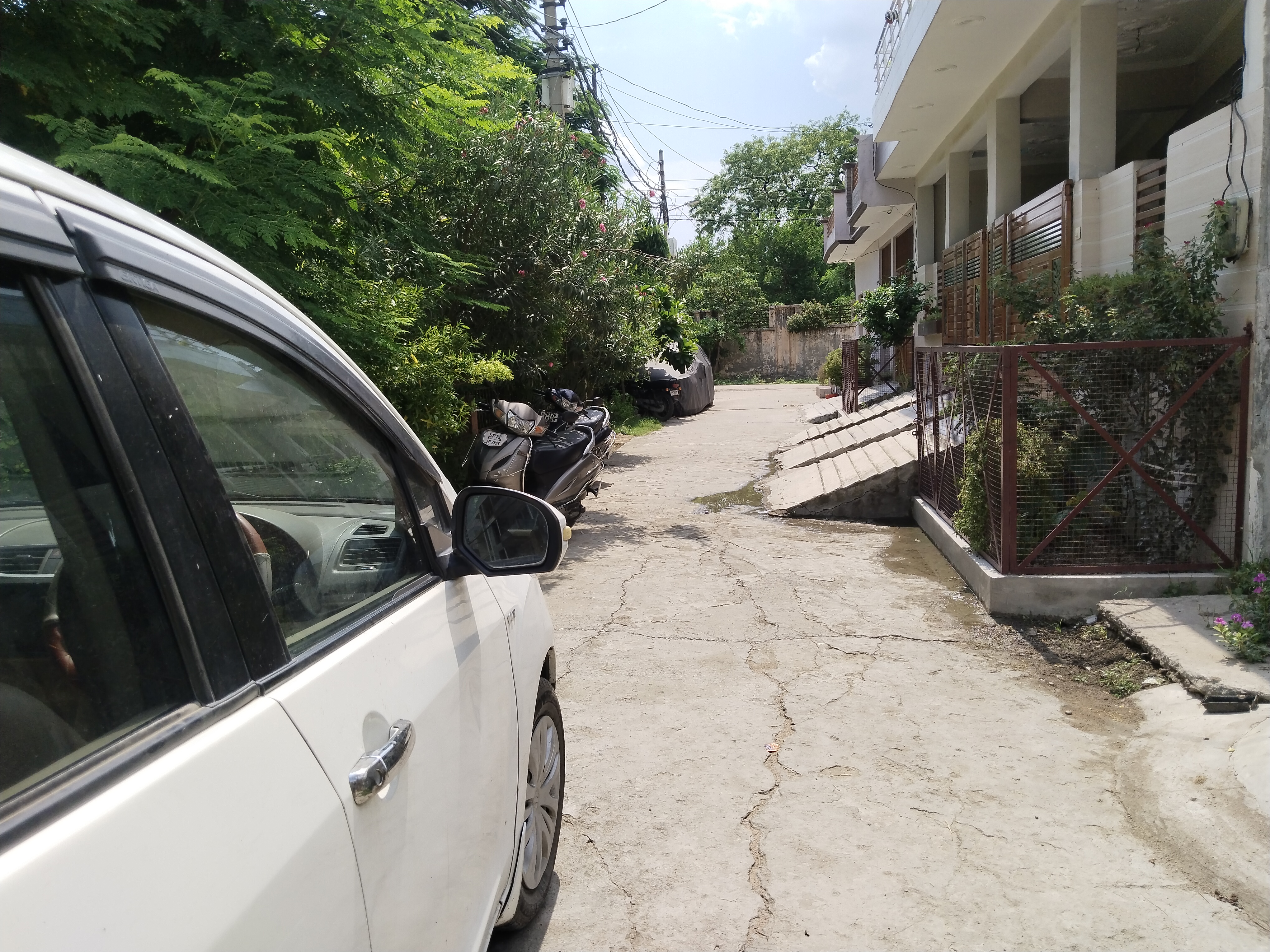 Plot For Sale in Ratan Khand Corner Park 3