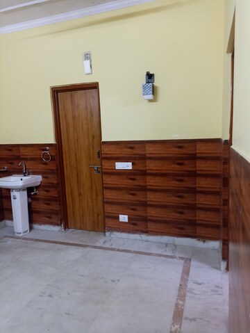 Room in 1.5 BHK Builder Floor at RWA Apartments Sector 41, Sector 41 – for Rent