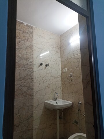 Bathroom in 1.5 BHK Builder Floor at RWA Apartments Sector 41, Sector 41 – for Rent
