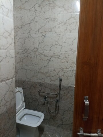 Bathroom in 1.5 BHK Builder Floor at RWA Apartments Sector 41, Sector 41 – for Rent