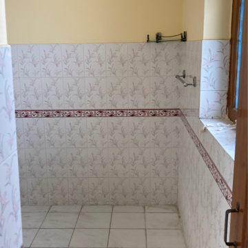 Bathroom in 2 BHK Independent House at Arawali Apartments, Sector 52 – for Rent
