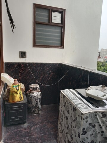 Master Bedroom in 3 BHK Builder Floor at Sector 37 – for Rent