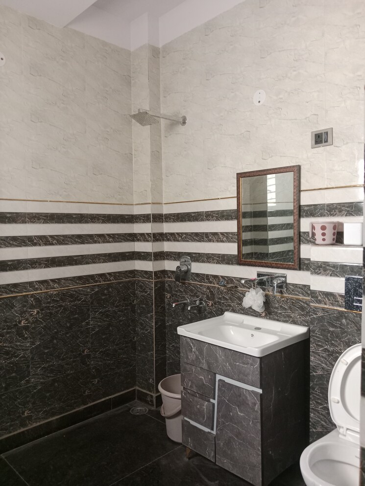 Bathroom, sector 37 3 Bedroom 1500 Sq.Ft. Builder Floor In Sector 37 Faridabad 8930125