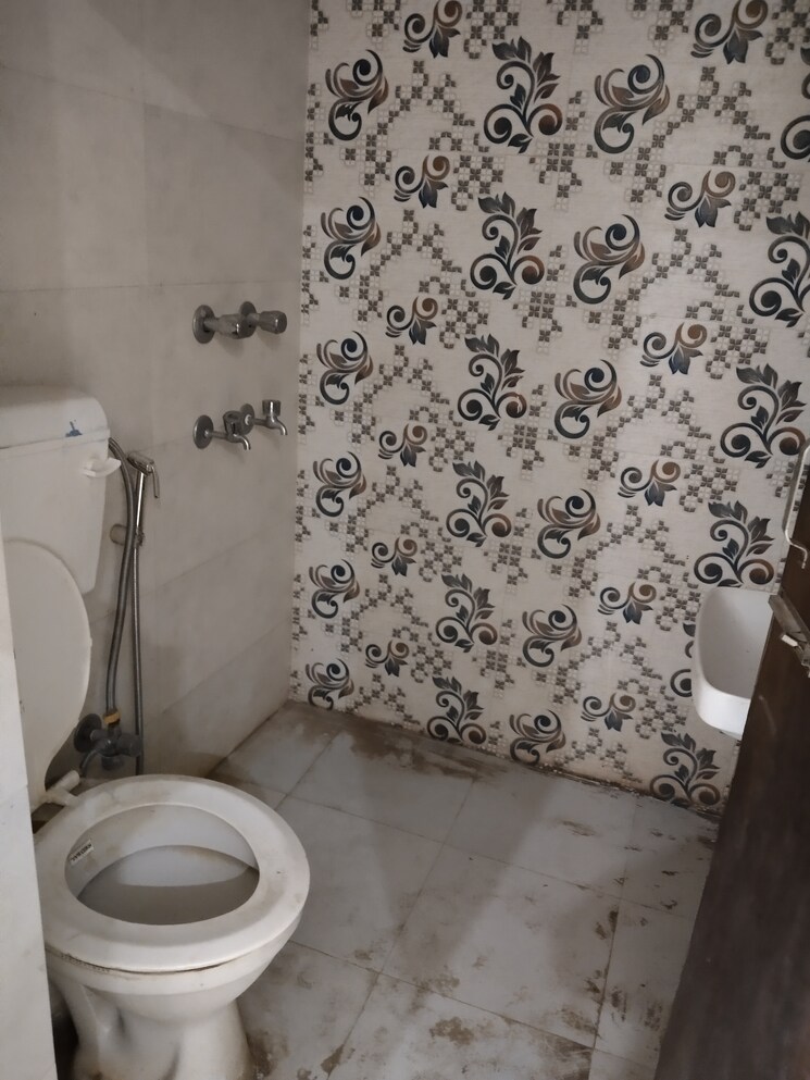 Bathroom, sector 46 2 Bedroom 108 Sq.Yd. Independent House In Sector 46 Faridabad 8930131