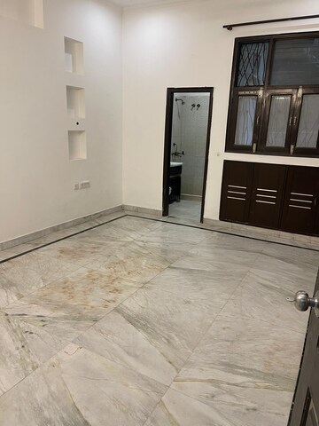 Room in 1 RK Independent House at RWA Residential Society Sector 46, Sector 46 – for Rent