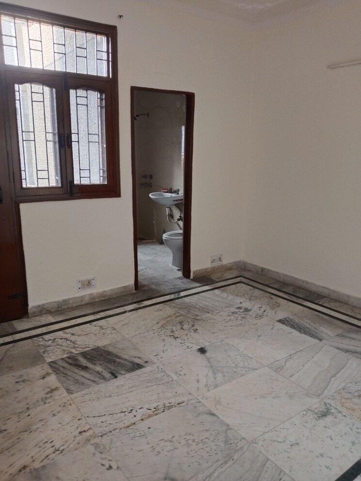 Room, sector 21c 3 Bedroom 1450 Sq.Ft. Apartment In Sector 21c Faridabad 8930145