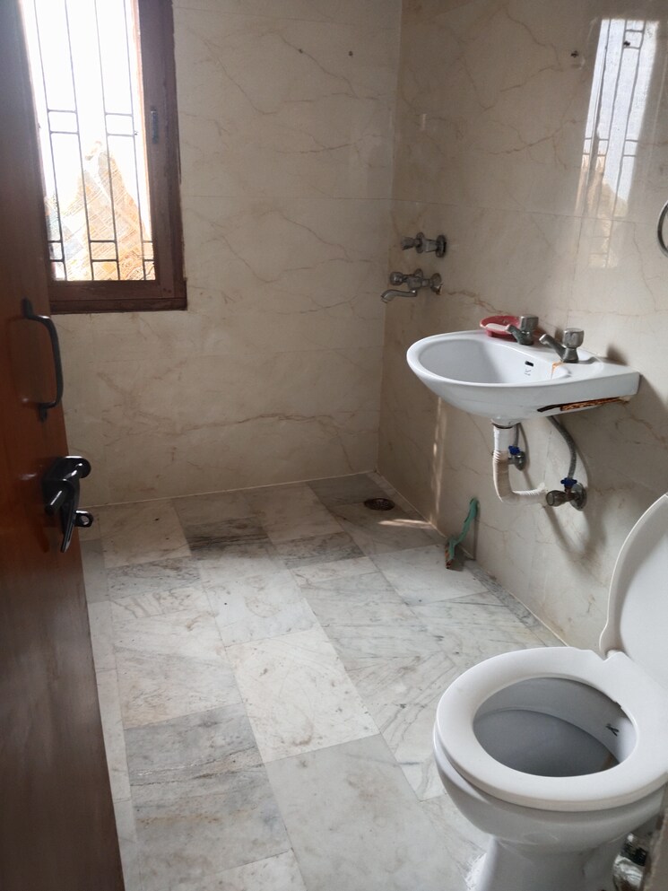 Bathroom, sector 21c 3 Bedroom 1450 Sq.Ft. Apartment In Sector 21c Faridabad 8930145