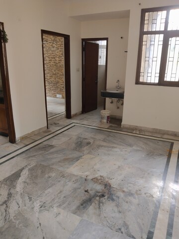 Room in 3 BHK Apartment at Sector 21c – for Rent