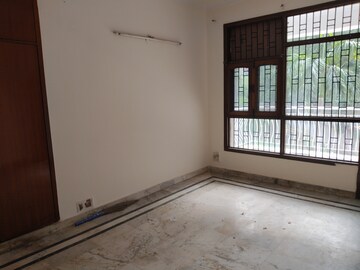 Room in 3 BHK Apartment at Sector 21c – for Rent