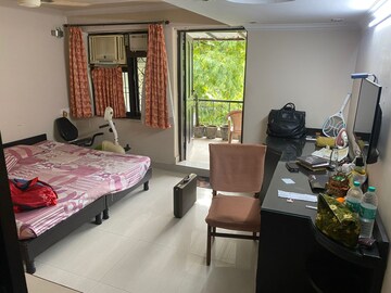 Master Bedroom in 2 BHK Builder Floor at Green Park Extension – for Rent