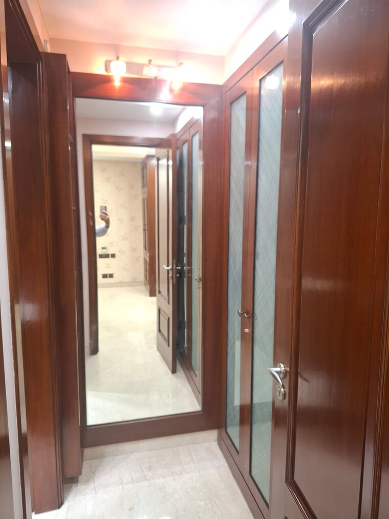 undefined, east of kailash 6+ Bedroom 4500 Sq.Ft. Independent House In East Of Kailash Delhi 8930185