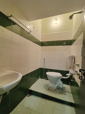 Master Bedroom in 2.5 BHK Builder Floor at Hsr Layout – for Rent