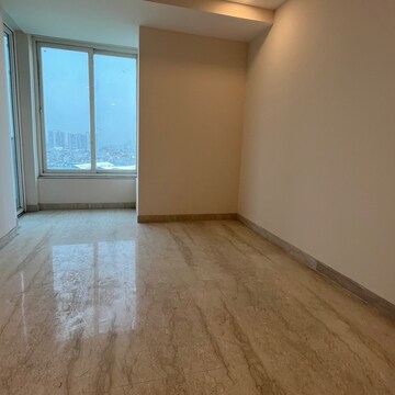 Room in 3.5 BHK Apartment at Ambience Tivertone, Sector 50 – for Rent
