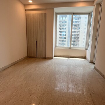 Room in 3.5 BHK Apartment at Ambience Tivertone, Sector 50 – for Rent