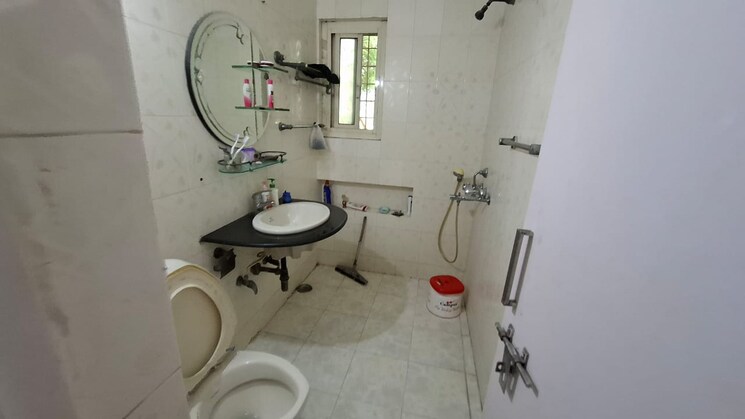 Bathroom, sarita-vihar-pocket-g-rwa 3 Bedroom 3700 Sq.Ft. Apartment In Sarita Vihar Delhi 8930264