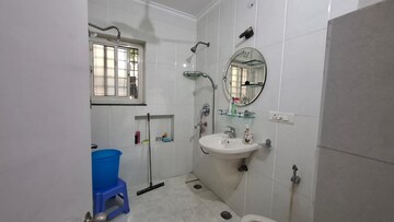 Bathroom in 3 BHK Apartment at Sarita Vihar Pocket-G RWA, Sarita Vihar – for Rent