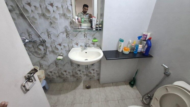 Bathroom, sarita-vihar-pocket-g-rwa 3 Bedroom 3700 Sq.Ft. Apartment In Sarita Vihar Delhi 8930264