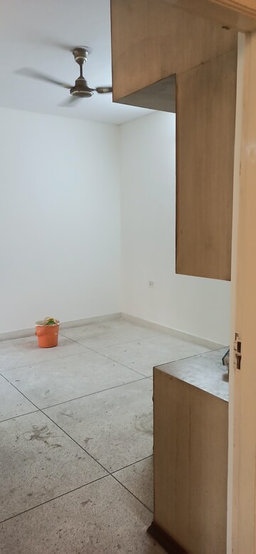 Furnished Amenities in 4 BHK Apartment at Tarika CGHS, Sector 43 – for Rent