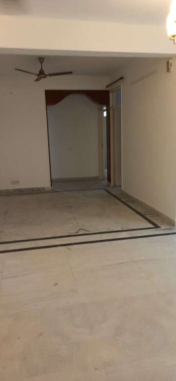 Furnished Amenities in 4 BHK Apartment at Tarika CGHS, Sector 43 – for Rent